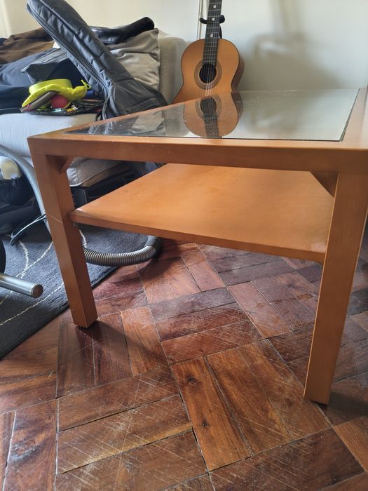 Mesa de sala com tampo em vidro, excelente estado