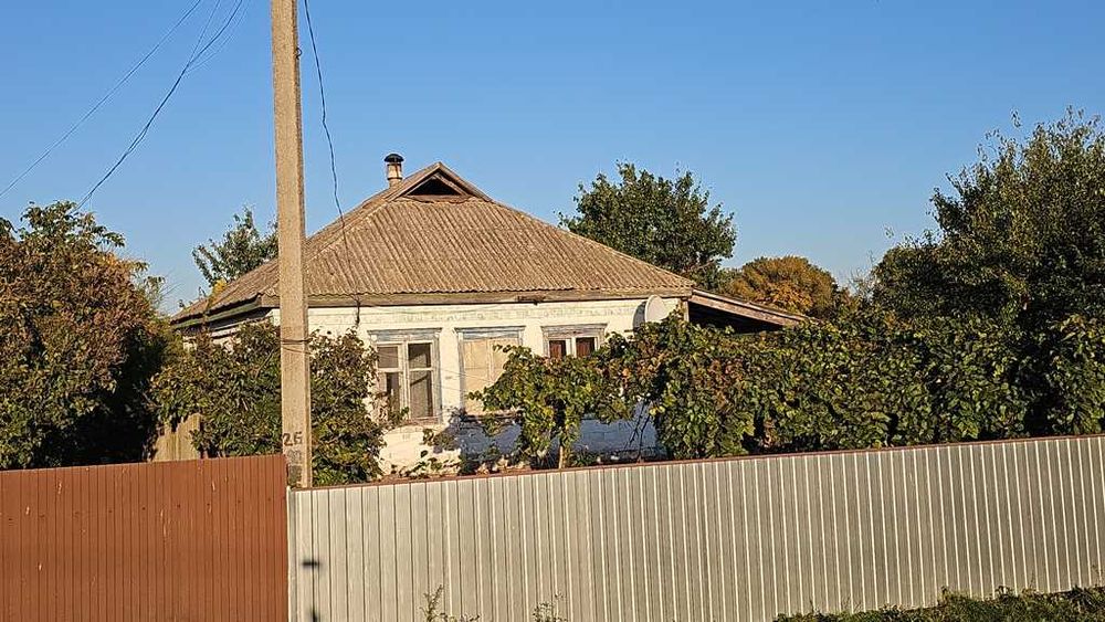 Є будинок, стіни дах, комунікації – зроби ремонт і можна жить.