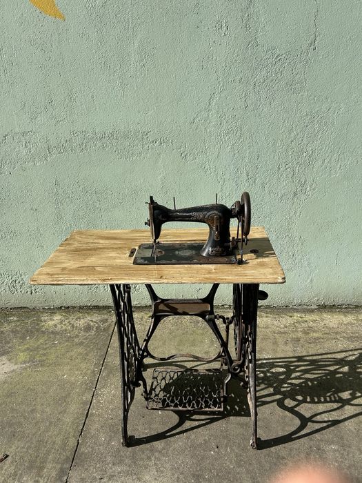Maquina costura antiga