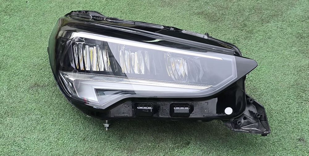 Farol/Ótica direita LED Opel Corsa F