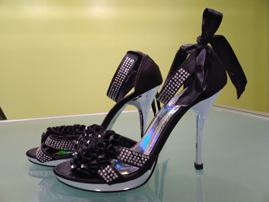 Sandálias preto e prata 36/37