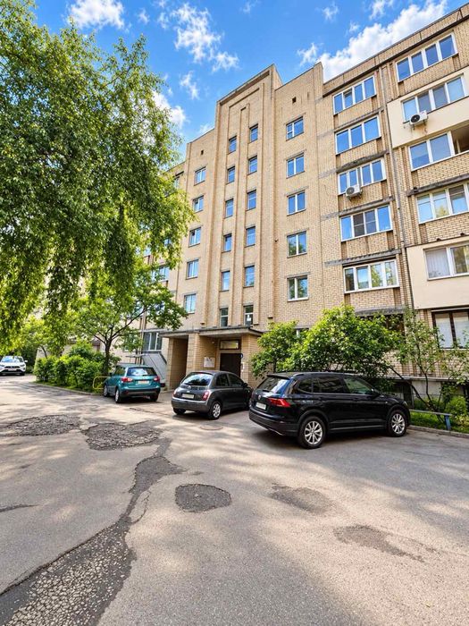 Центр Києва. 3 кімнати ,2 балкони.Держпрограми