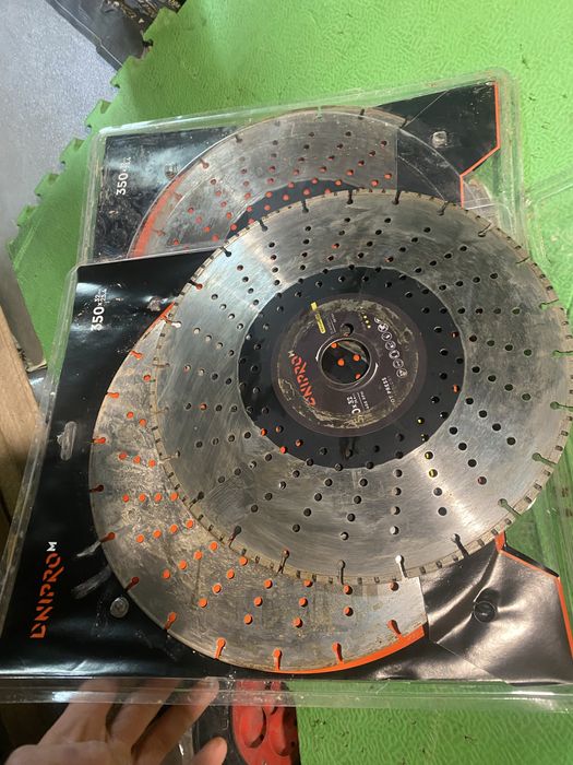 Алмазні диски по бетону 350мм з вироботкою