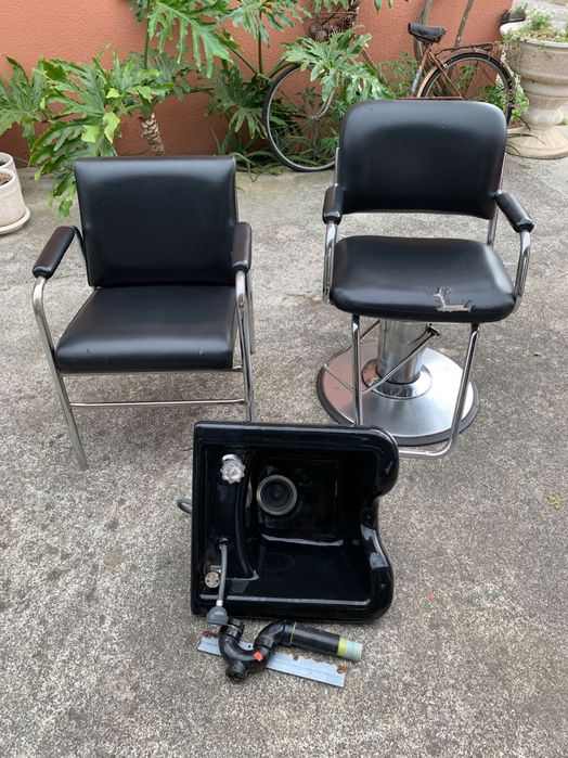 Cadeiras e lava cabeças cabeleireira