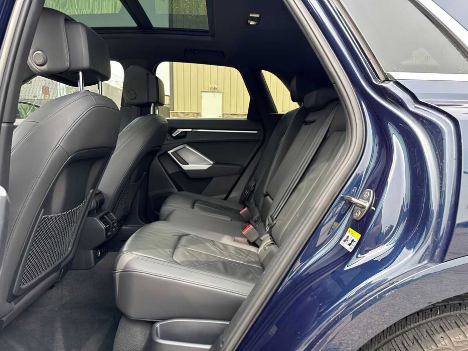 Audi Q3      2020