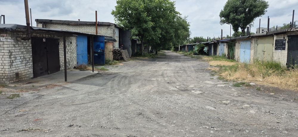 Продам гараж за недостроенной поликлиникой.