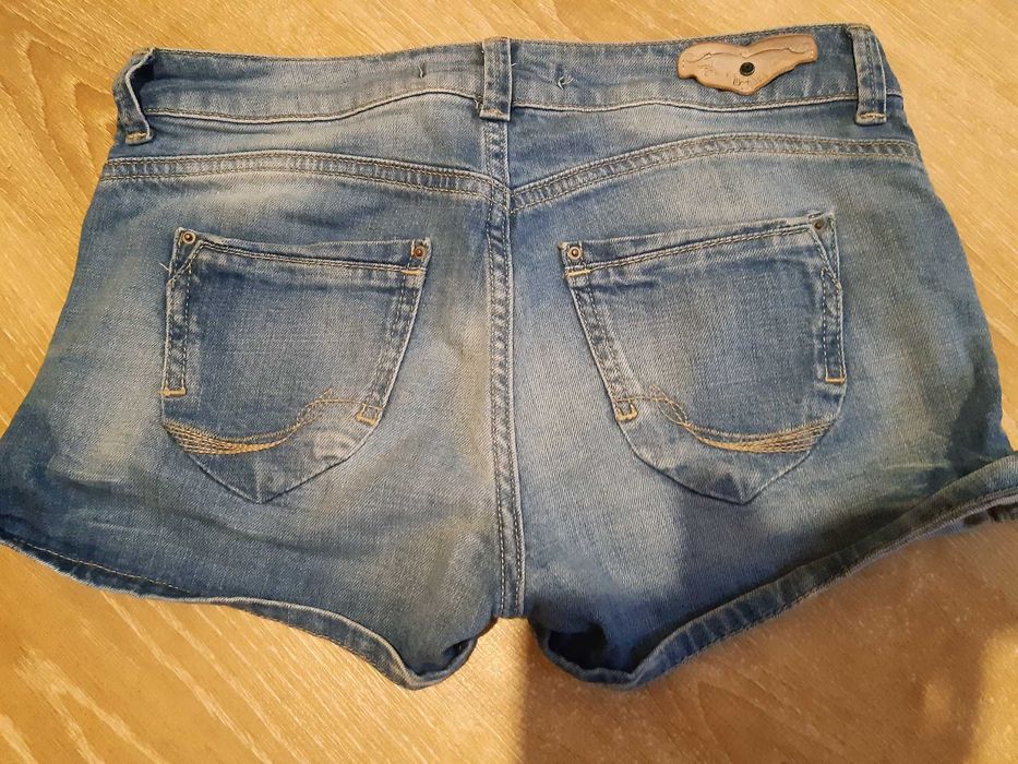 Spodenki krótkie damskie bershka