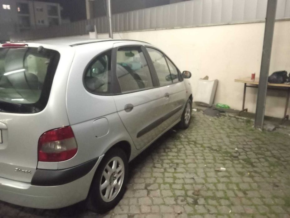 Vendo Renault Scénic 1.9, ano 1999, bom estado geral.