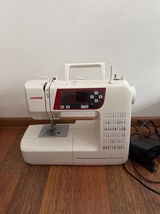 Продам машинку для шиття Janome