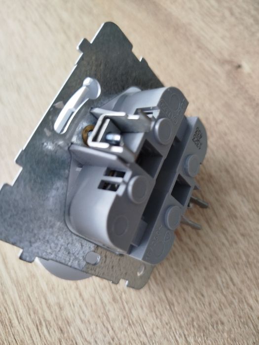 Gniazdko elektryczne podwójne