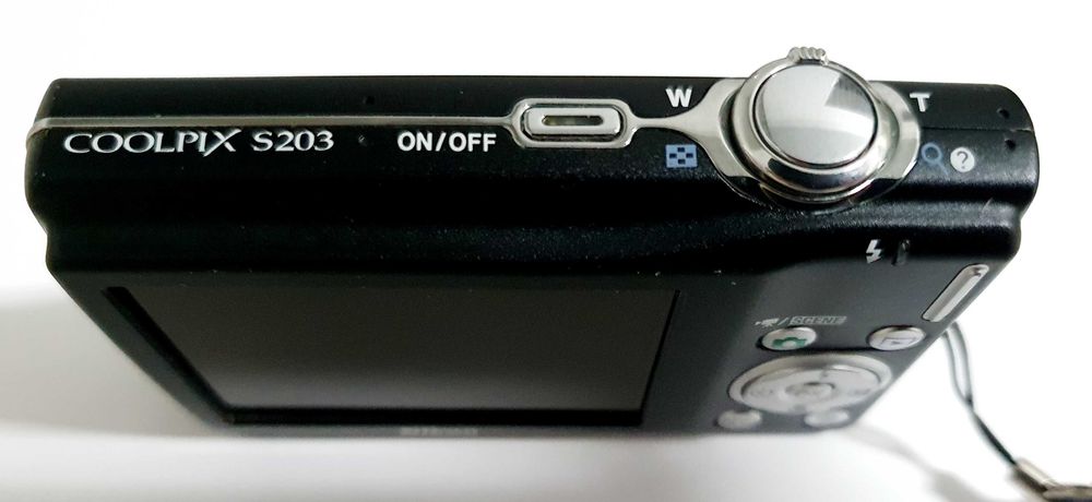 Nikon   Coolpix S203.