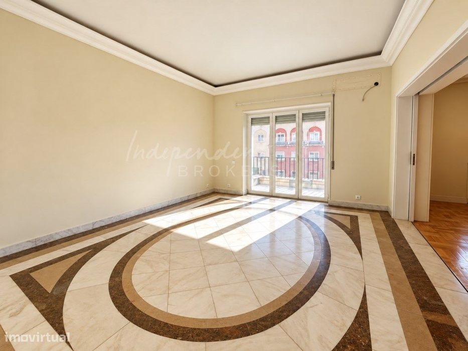 Apartamento T5 Para Arrendamento [Avenida António Augusto Aguiar]