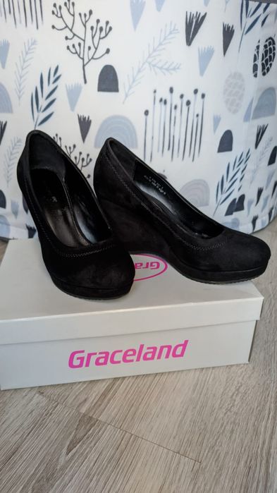 Buty na koturnie
