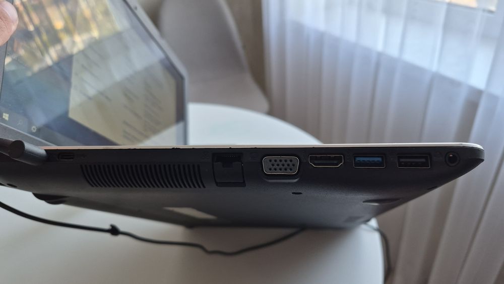 ноутбук ASUS VivoBook Max R541