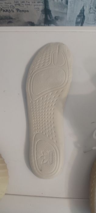 Продам кросівки ADIDAS YEEZY BOOST 350 V2 ,42 розміру .