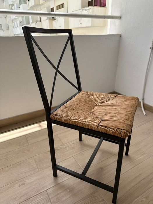 Vendo cadeiras de varanda e mesa centro bom estado por falta de espaço