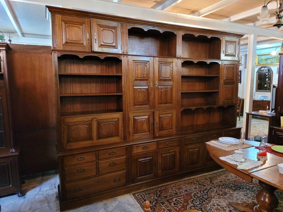 Enormíssimo móvel de sala ou escritório em madeira maciça