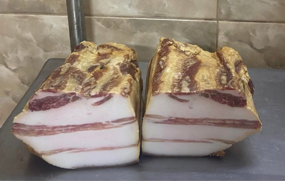 Закарпатські м‘ясні сирокопчені шовдарь хамон,бекон,сало прослойка