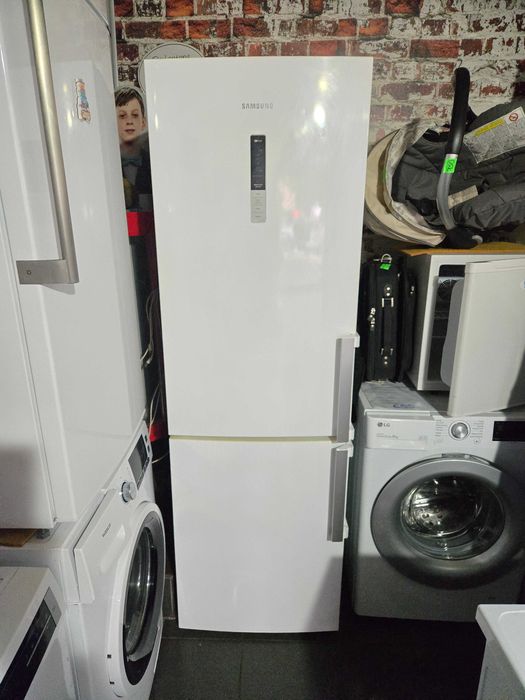 Lodówko-zamraż Samsung NoFrost 185/55cm. 352 l Gwar. LCD .Po serwisie