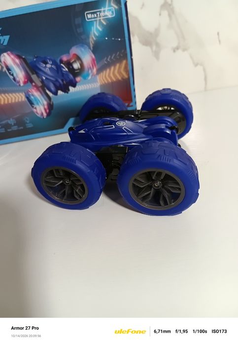 Zdalnie sterowany samochód kaskaderski