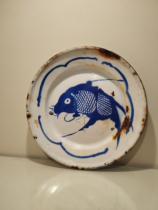 Prato esmaltado antigo