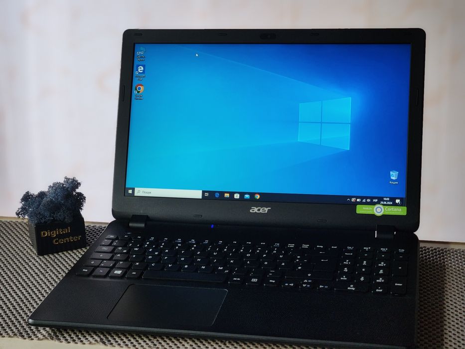Ноутбук Acer ES1 15.6 / Intel Celeron N3150/ Ssd 120GB l/ 8GB /1.5 год