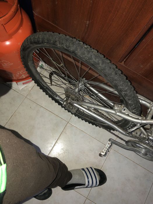 Bike 26 esta mais ou menos é so trocar a pedaleira e não tem camera