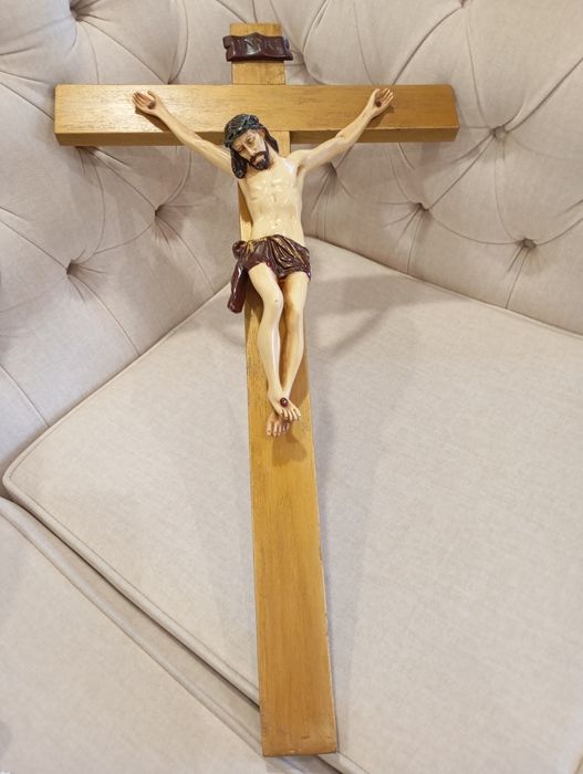 Crucifixo antigo de madeira