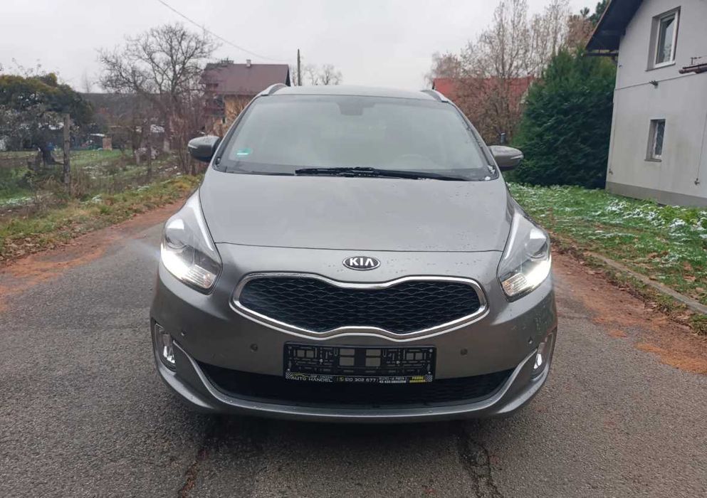 Продаж автомобіля  Kia Carens 2015 з Європи