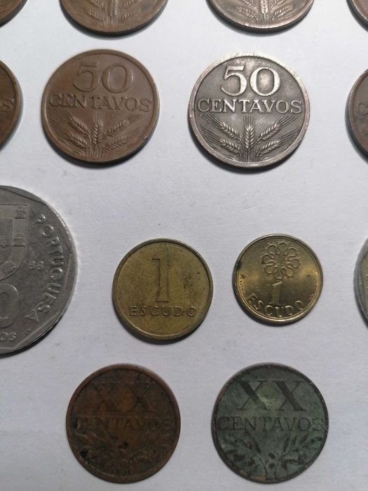 Conjunto de 32 moedas valor actual de 9,96