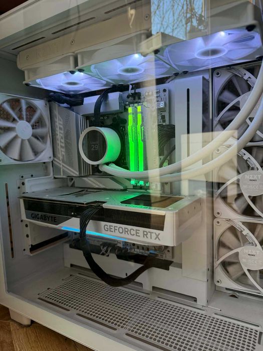 Komputer rtx 5070 TI AMD Ryzen 7 9800X3D 32GB RAMU WINDOWS 11 2TB SSD