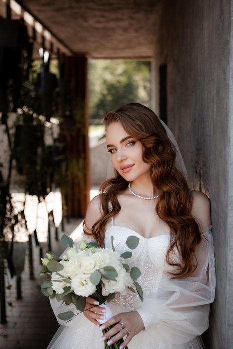 Весільна сукня.