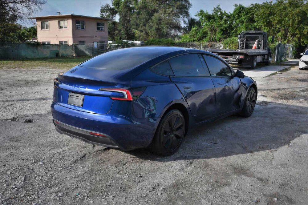 Tesla Model 3 Long Range      2025