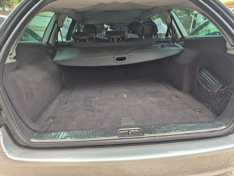 Carrinha Mercedes E220 - Automática - Diesel 150cc - 7 lugares foto 4