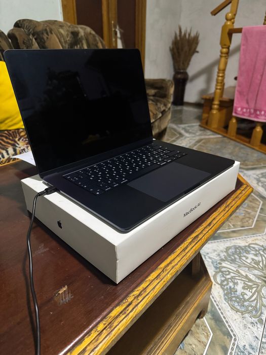 MacBook Air 15 M2 256 gb