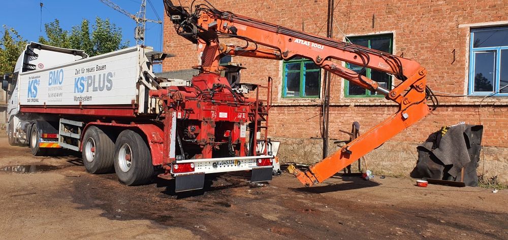 Прицеп з маніпулятором