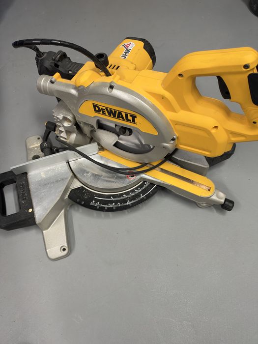 Ukośnica Dewalt Dws777