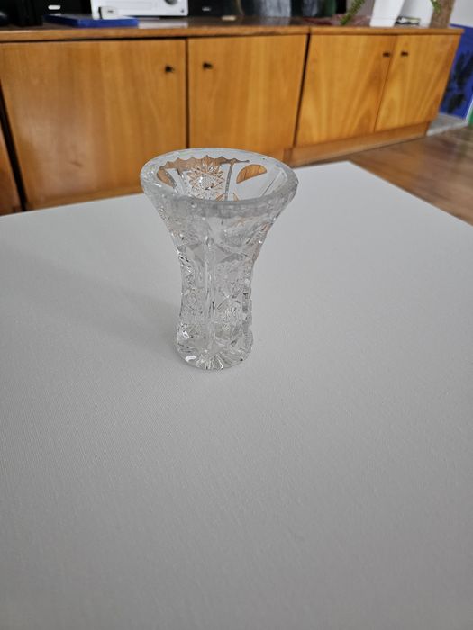 Mały wazonik kryształowy