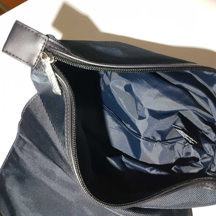 kosmetyczka torba saszetka z podręcznym haczykiem suwak giorgio armani