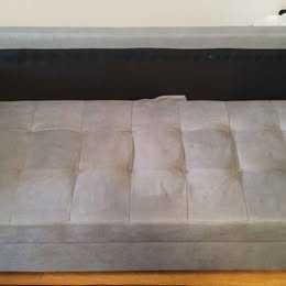 Sofá de 3 lugares acolchoado