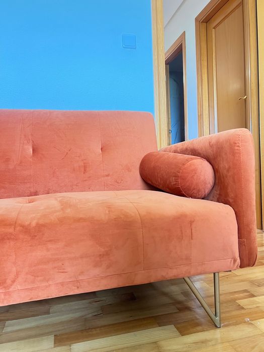 Sofá em veludo terracota
