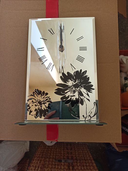 Zegar stojący z kwiatkami