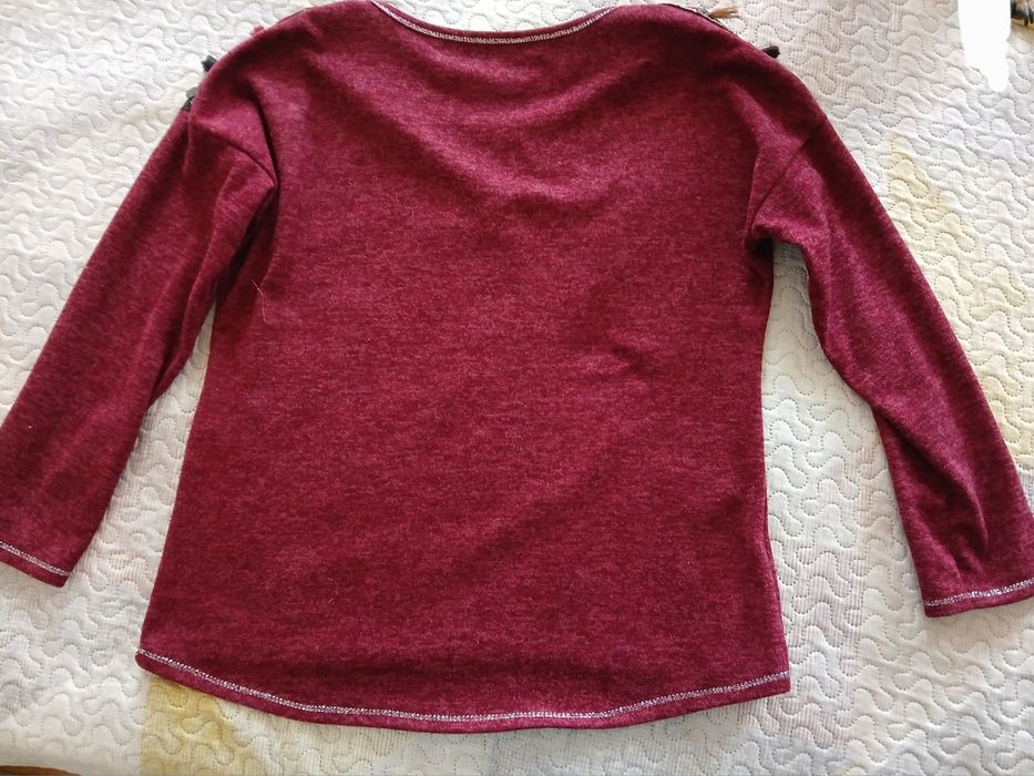 Camisola XL macia com aplicações nos ombros