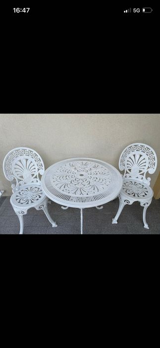 Mesa + 2 cadeiras jardim