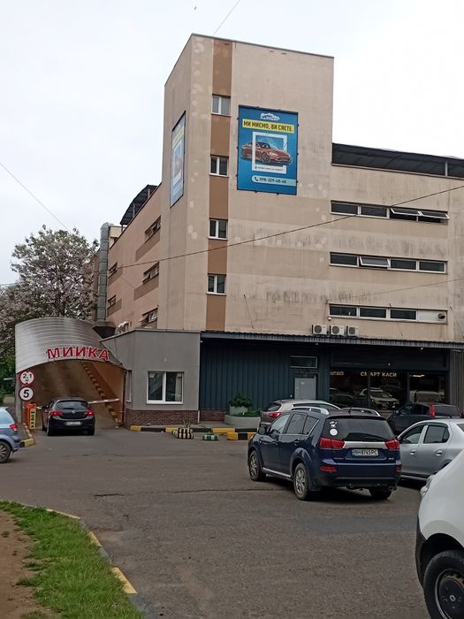 Паркинговое место в паркинге
