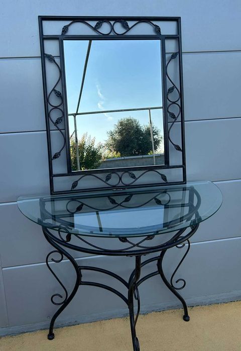 Mesa em vidro + apoio + espelho