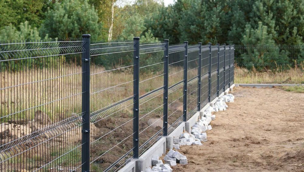 Panel ogrodzeniowy, Ogrodzenie panelowe, Przęsła, Montaż. Producent.