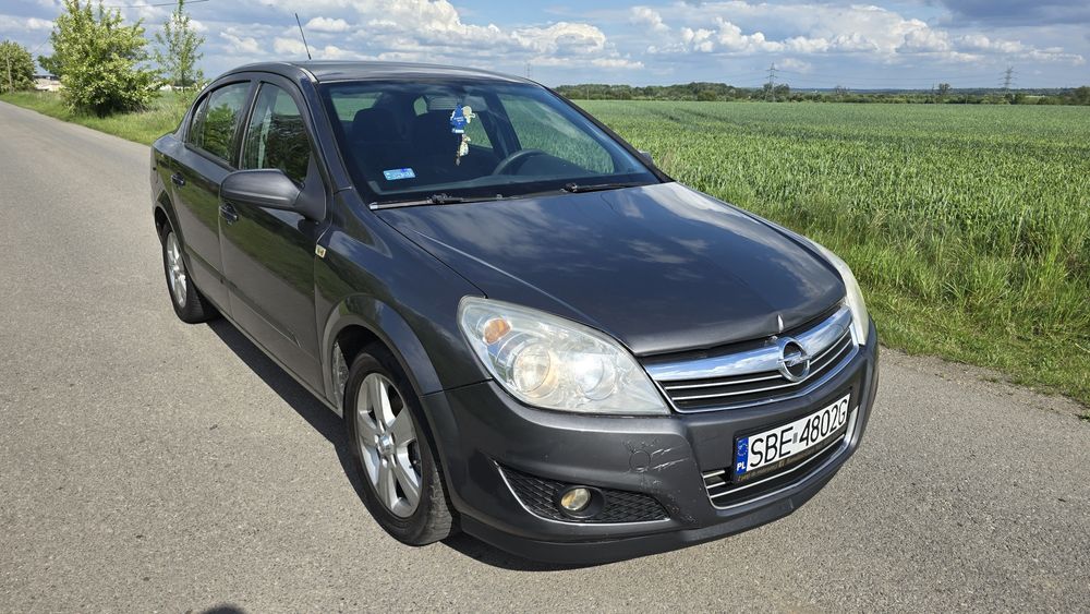 Astra H sedan lift 1.6 16v benzyna