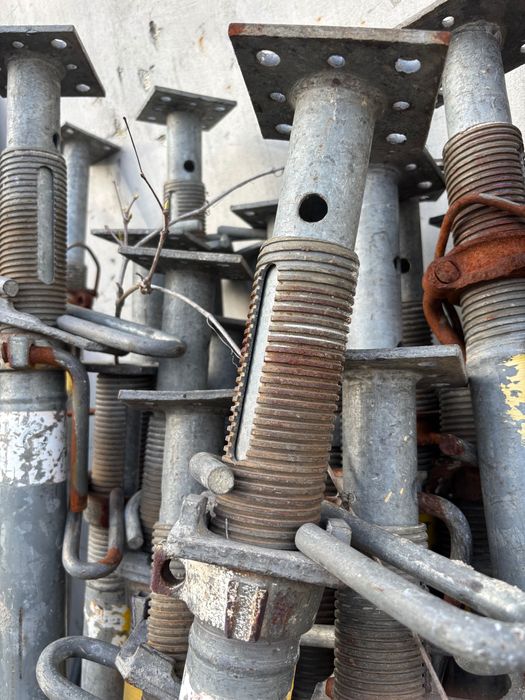 Stalowe stemple budowlane