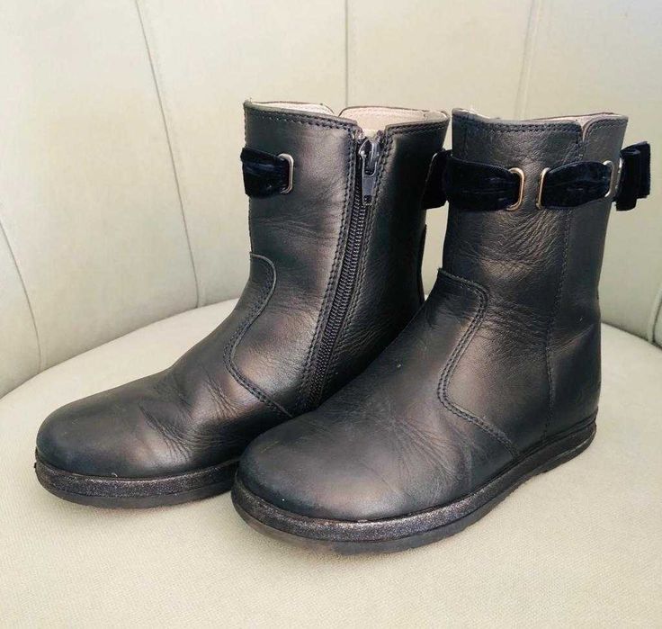 Chicco Girls' Blue Boots with Velvet Bow – Like New, Size 28